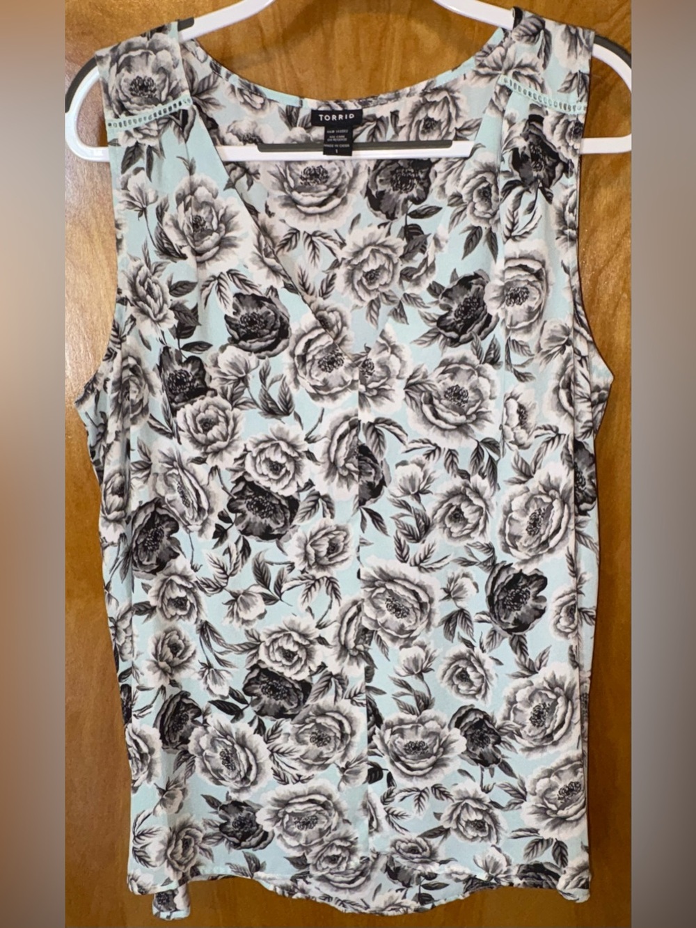 Torrid blue/black/white floral print high-low woven sleeveless tank top Size 1X